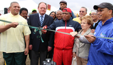 Jason Kleinsmith, Deputy Minister Gert Oosthuizen, Minister Fikile Mbalula, Cllr Belinda Walker and Dr Ivan Meyer at the blue-ribbon cutting ceremony.