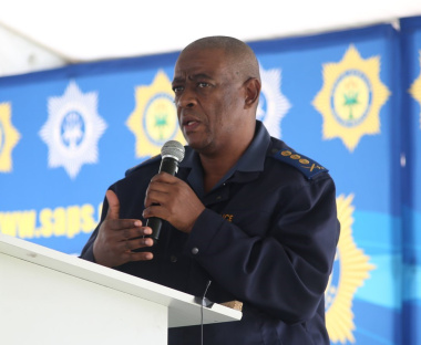 Provisional Commissioner, Lieutenant General KE Jula addresses the crowd of over 2 000 community members from Lavender Hill.