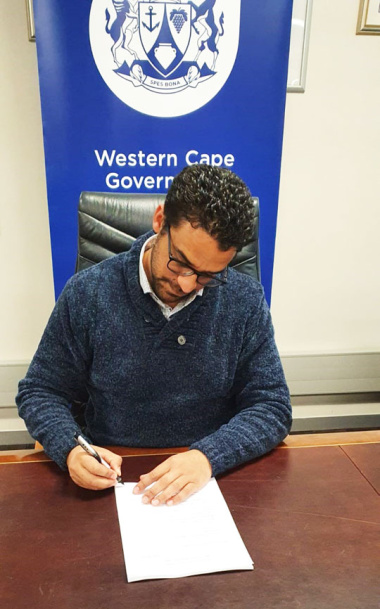 Western Cape Minister of Human Settlements, Tertuis Simmers, signing the affidavit