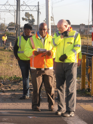 Minister Carlisle and Metrorail Regional Manager Mthuthuzeli Swartz.