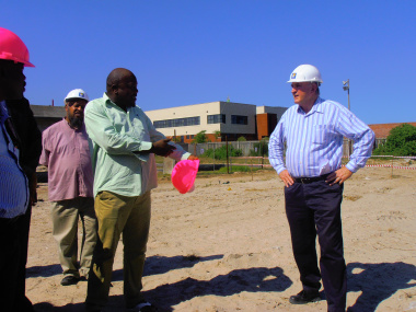 Minister Carlisle on site with a member of the Khayelitsha Development Forum.