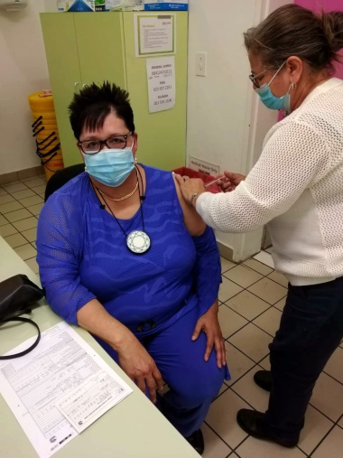 Minister Fernandez vaccination