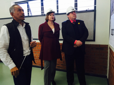 Minister Grant and Minister Schäfer with one of the contractors of the new Khanya Primary School in Philippi.