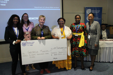 Minister Anroux Marais, Chief Director Carol van Wyk, Director Cecilia Sani and representatives from the municipality.