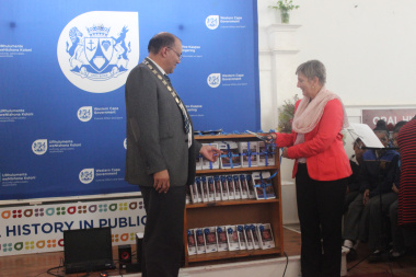Minister Anroux Marais hands over the recordings to the Mayor of the Cape Agulhas Municipality