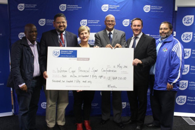 Minister Marais, HOD Brent Walters, Chief Director Dr Lyndon Bouah and DCAS senior management handing over cheque to WCPSC