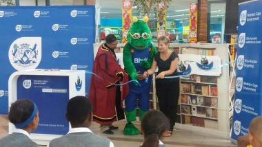 Minister Marais, Mayor Bok and Bhuki officially launched Library Week 2016 in the West Coast