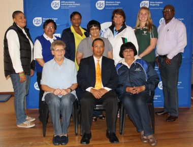 Minister Meyer with representatives from various Western Cape netball structures, associations and commissions.