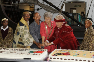 Mossel Bay Executive Mayor, Alderlady Ferreira, proceeds to cut the cake at the celebrations