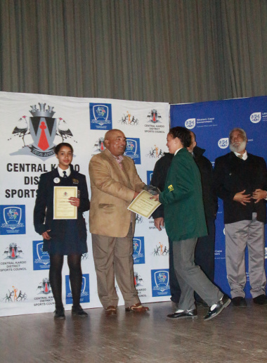 Newcomer of the Year, Githe Stander, accepting her award from David Maans, Chairperson of the Central Karoo Sport Council