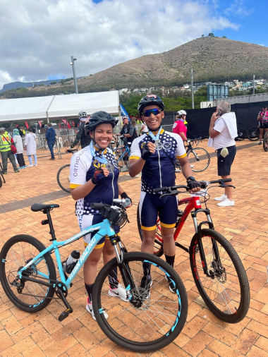 Nomsa Afrika and Nate van Wyk completed the Cape Town Cycle Tour for the first time in support of Steps Footclub Care. 