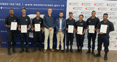in the centre has Western Cape Minister of Police Oversight and Community Safety, Reagen Allen on the right and next to him is the Witzenberg Municipality Executive Mayor, Alderman Hennie Smit.