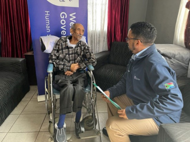 73-year-old Ravensmead resident receives title deed from Western Cape Minister of Infrastructure Tertuis Simmers