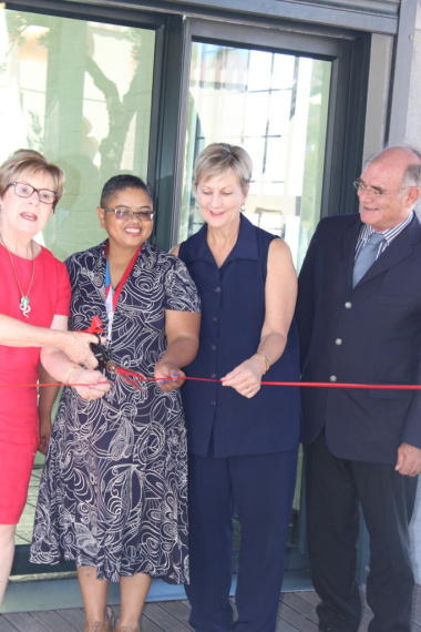 The Hangberg Library officially opened by Minister Anroux Marais, accompanied by Alderman Belinda Walker, Librarian Desiree Reid and Acting Director of Library Services Pieter Hugo