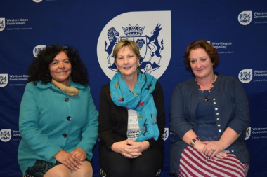 Two of the Cape Town Museum management committee members, Dr June Bam-Hutchison (left) and Amanda Lomberg (right), with Minister Anroux Marais.