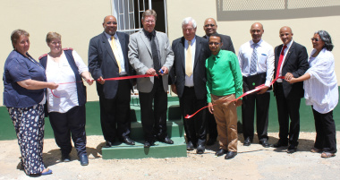 Mr Theuns Botha(Western Cape Minister of Health) cuts the ribbon at the renovated clinic