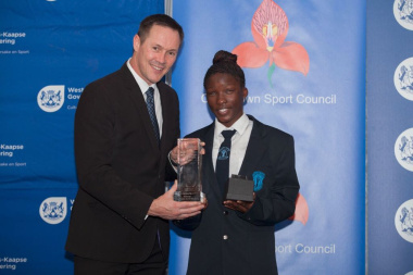 Vuyiseka Avril, winner of the category Sportswoman with a Disability of the Year from WPSAPD, receives her award from JP Naude
