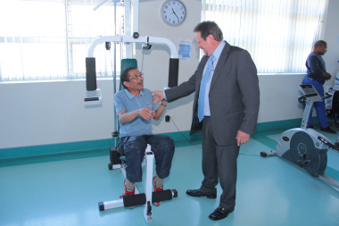 Minister Theuns Botha speaking to one of the patients at the Western Cape Rehabilitation Centre.