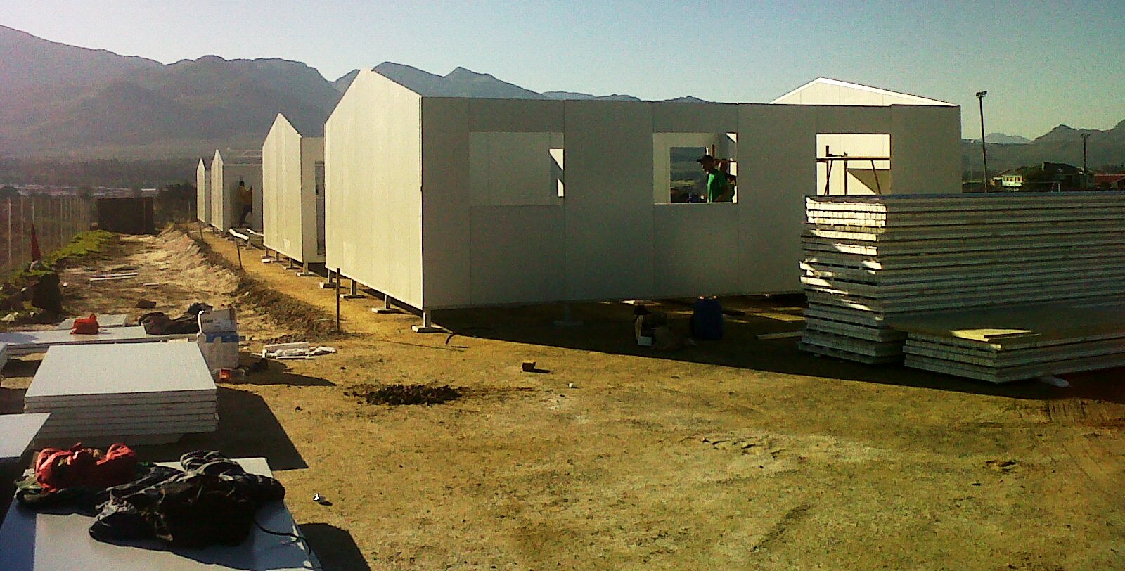 Temporary classrooms for Grabouw going up quickly and efficiently to be ready for next term