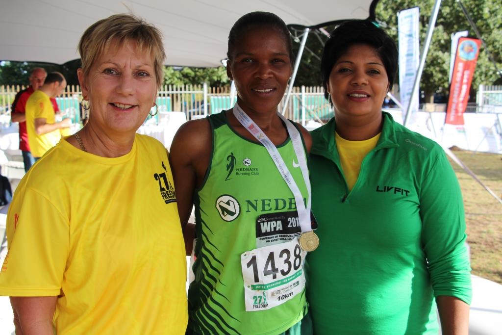 The Minister with 10 km winner Nomvuyisi Seti and Councillor Lauricia Van Niekerk