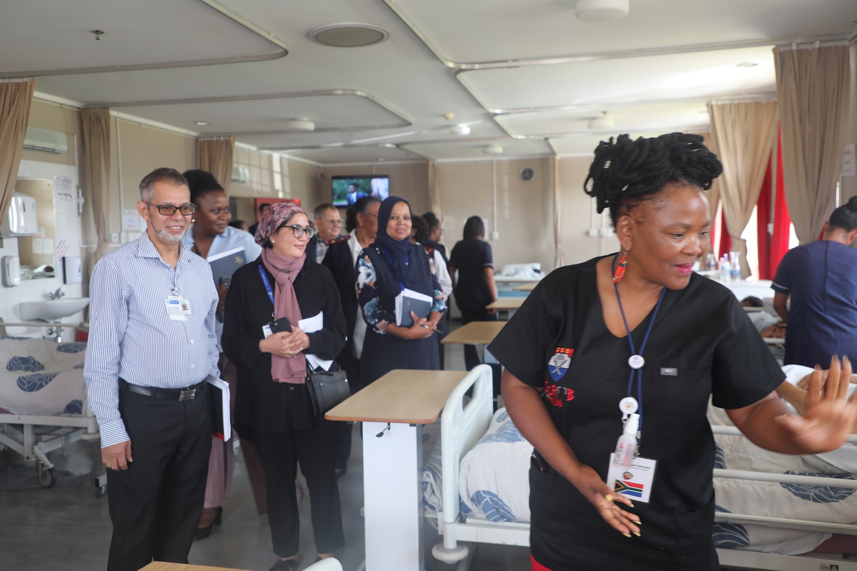 Minister Mbombo engaging patients in Ward 94 at Mitchells Plain Transitional Care Facility. At the time of the event, a total of 140 patients were admitted at the facility.